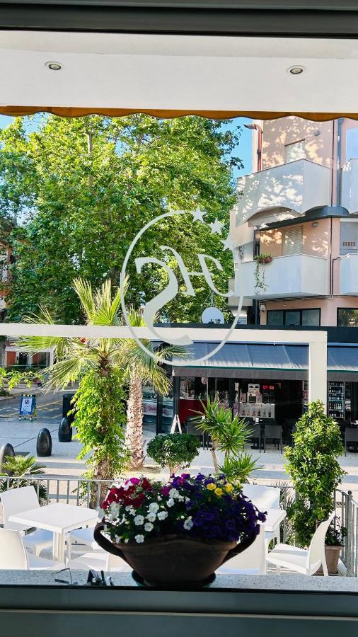 Hotel Sorriso Cattolica Dış mekan fotoğraf
